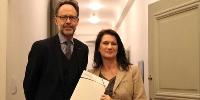 Brexit report handed over to the government